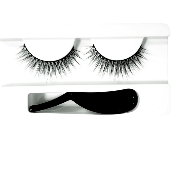 New e.l.f. Starstruck Luxe Lash Kit with Tweezers (85080).BRAND NEW NEVER OPEN - Picture 2 of 2
